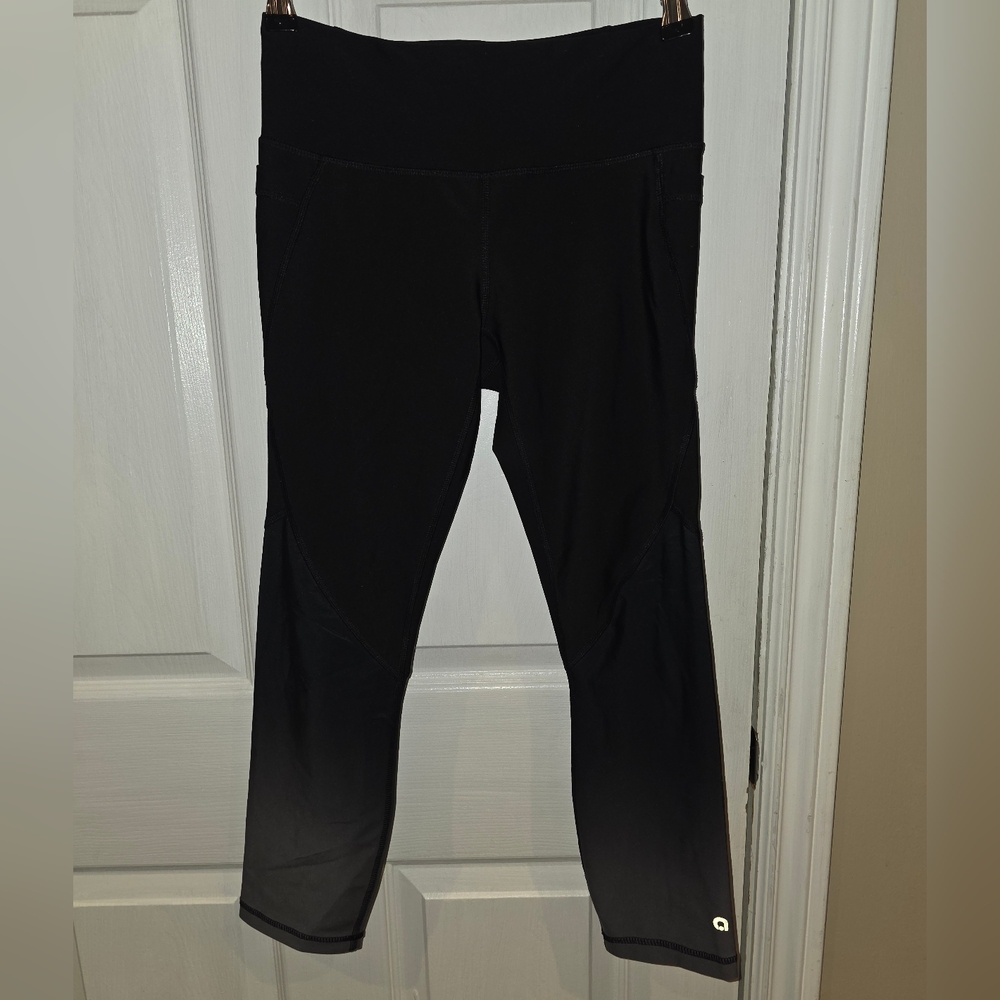 Hyba Black Ombre Bottom Crop Leggings
